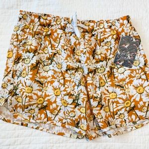 Kortni Jeane mens daisy